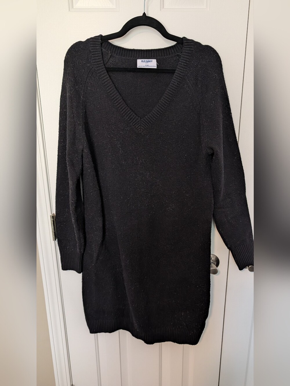 Old Navy Black V‑Neck Sweater Dress